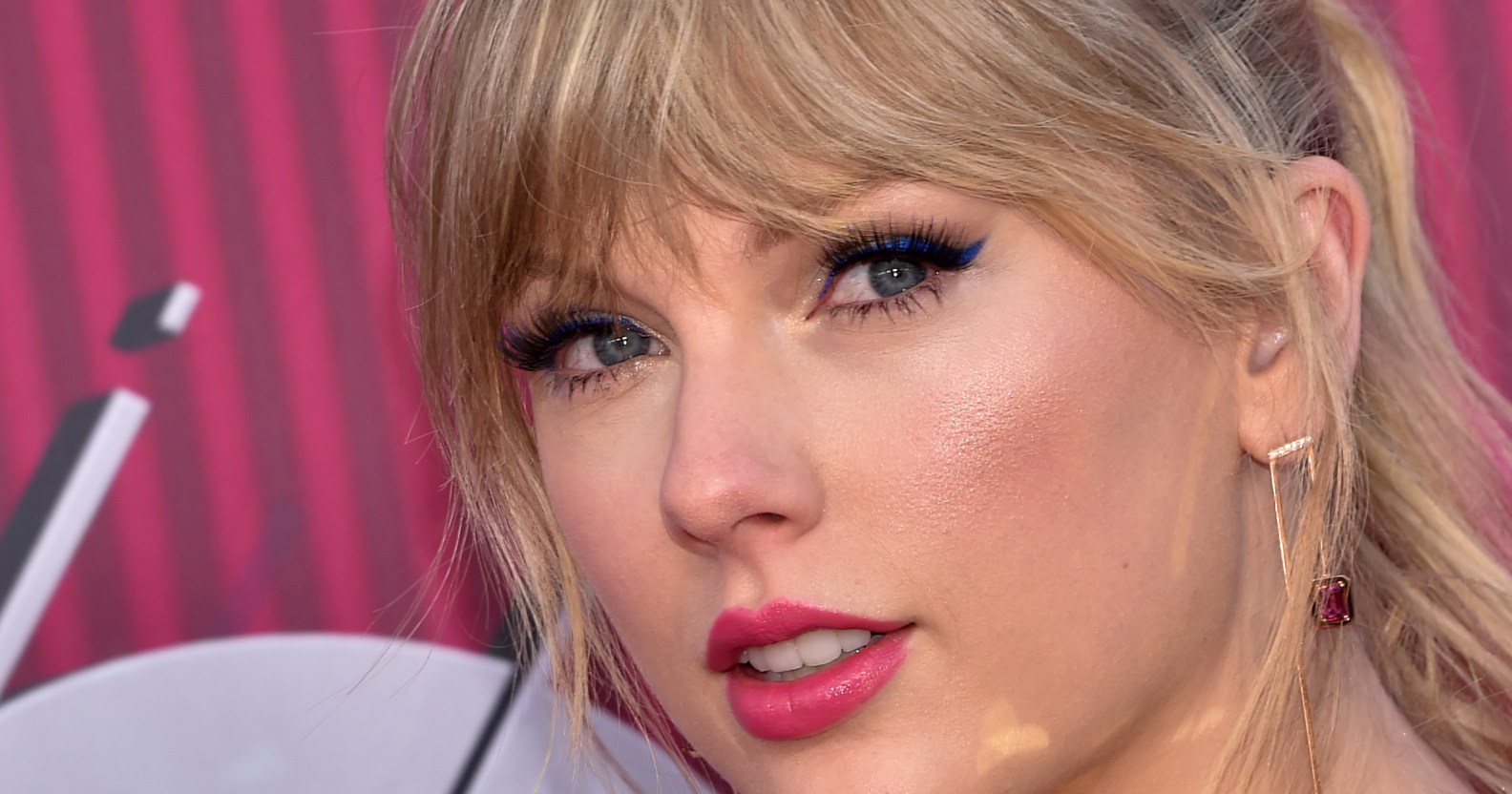 Taylor Swift just donated $113,000 to fight for LGBT rights in