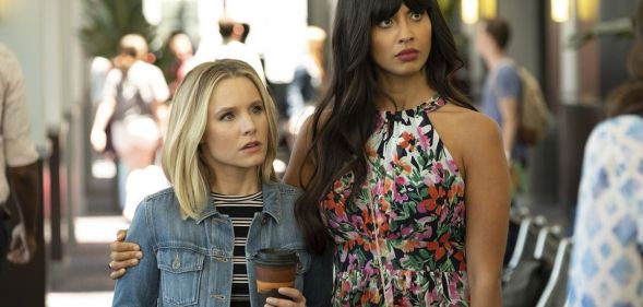 Eleanor Shellstrop (Kristen Bell) with Tahani Al-Jamil (Jameela Jamil) on The Good Place