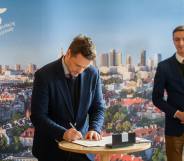 Rafal Trzaskowski signs the declaration on February 18th 2019