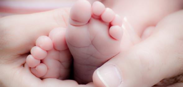 Sperm donor takes lesbian couple to court to keep child in Australia