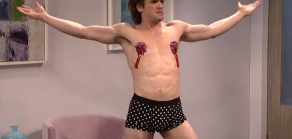 Game of Thrones star Kit Harington performs a drag show on SNL.