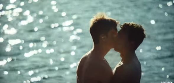 Robyn's new music video features same-sex lovers