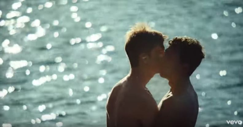 Robyn's new music video features same-sex lovers