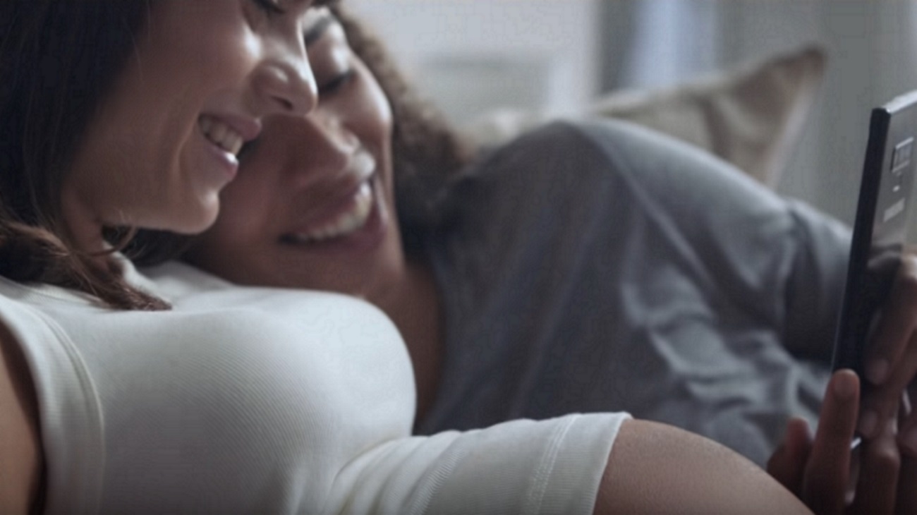 Samsung features pregnant lesbian couple in amazing new advert PinkNews