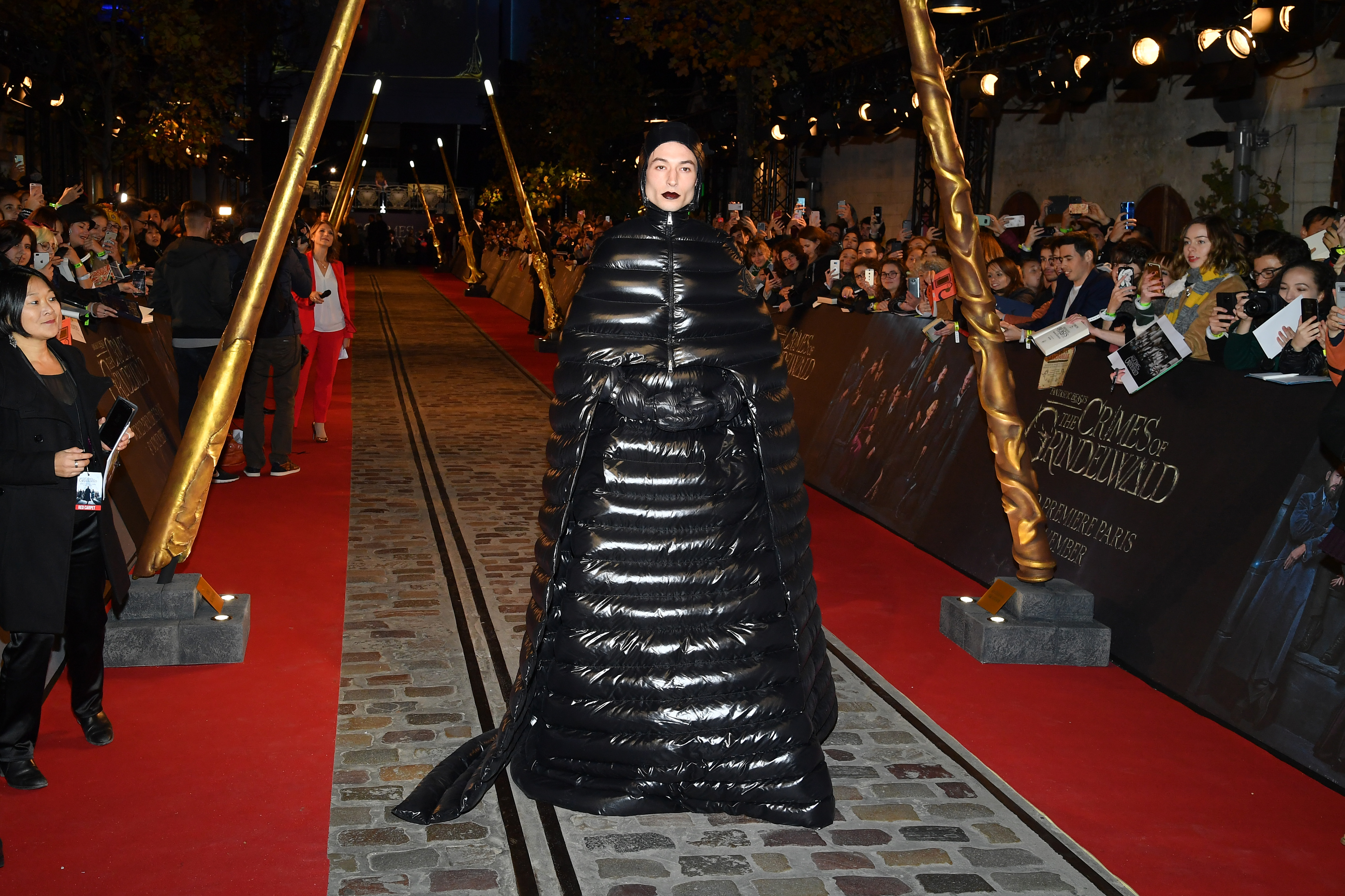 forskel Fremskridt tsunamien Ezra Miller dresses as 'human sex toy' to Fantastic Beasts premiere |  PinkNews