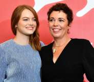 Actress Emma Stone (L) and actress Olivia Colman attend a photocall for the film "The Favourite" presented in competition on August 30, 2018 during the 75th Venice Film Festival at Venice Lido. (Photo by Vincenzo PINTO / AFP) (Photo credit should read VINCENZO PINTO/AFP/Getty Images)