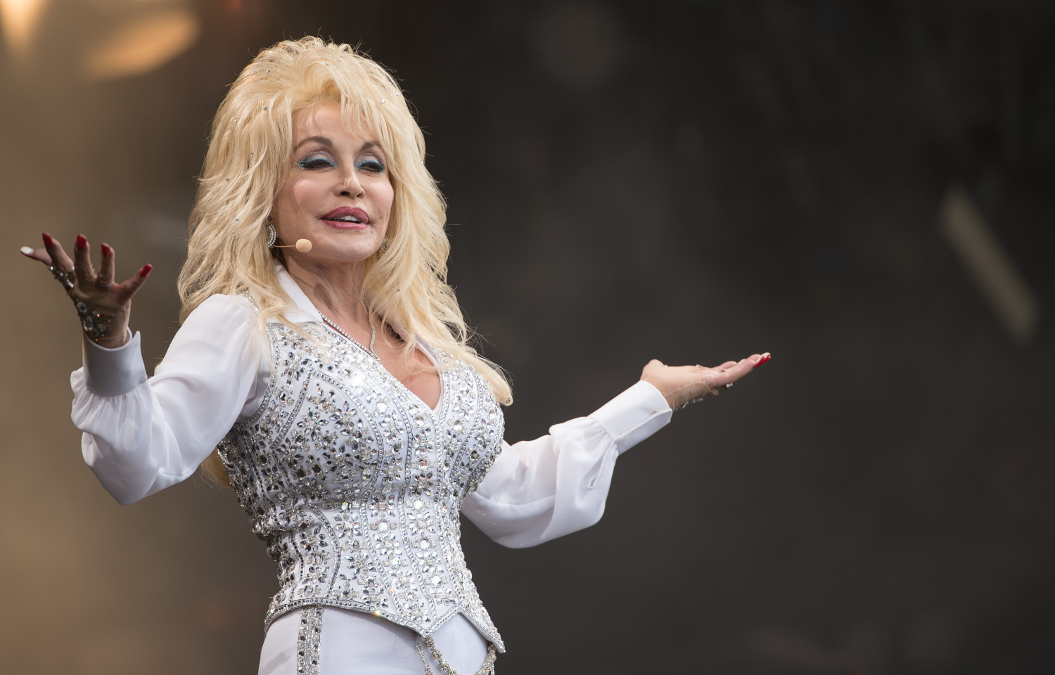Dolly Parton tells Christians to stop judging gay people