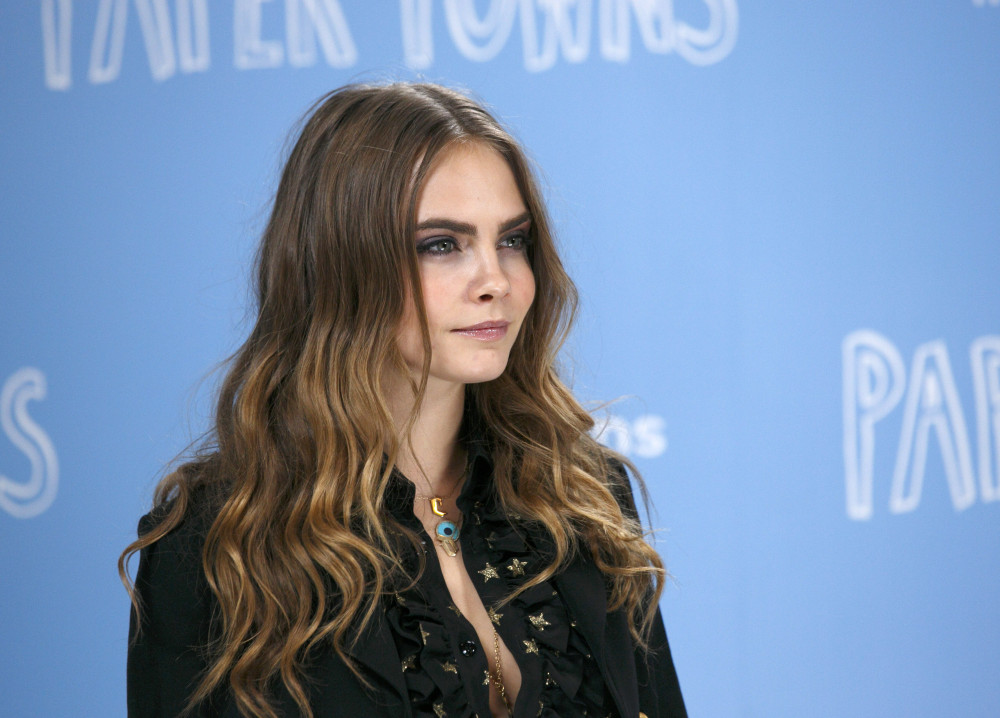 Cara Delevingne clashes with hosts in super-cringeworthy interview (VIDEO) Cara Delevingne at a Paper Towns photocall