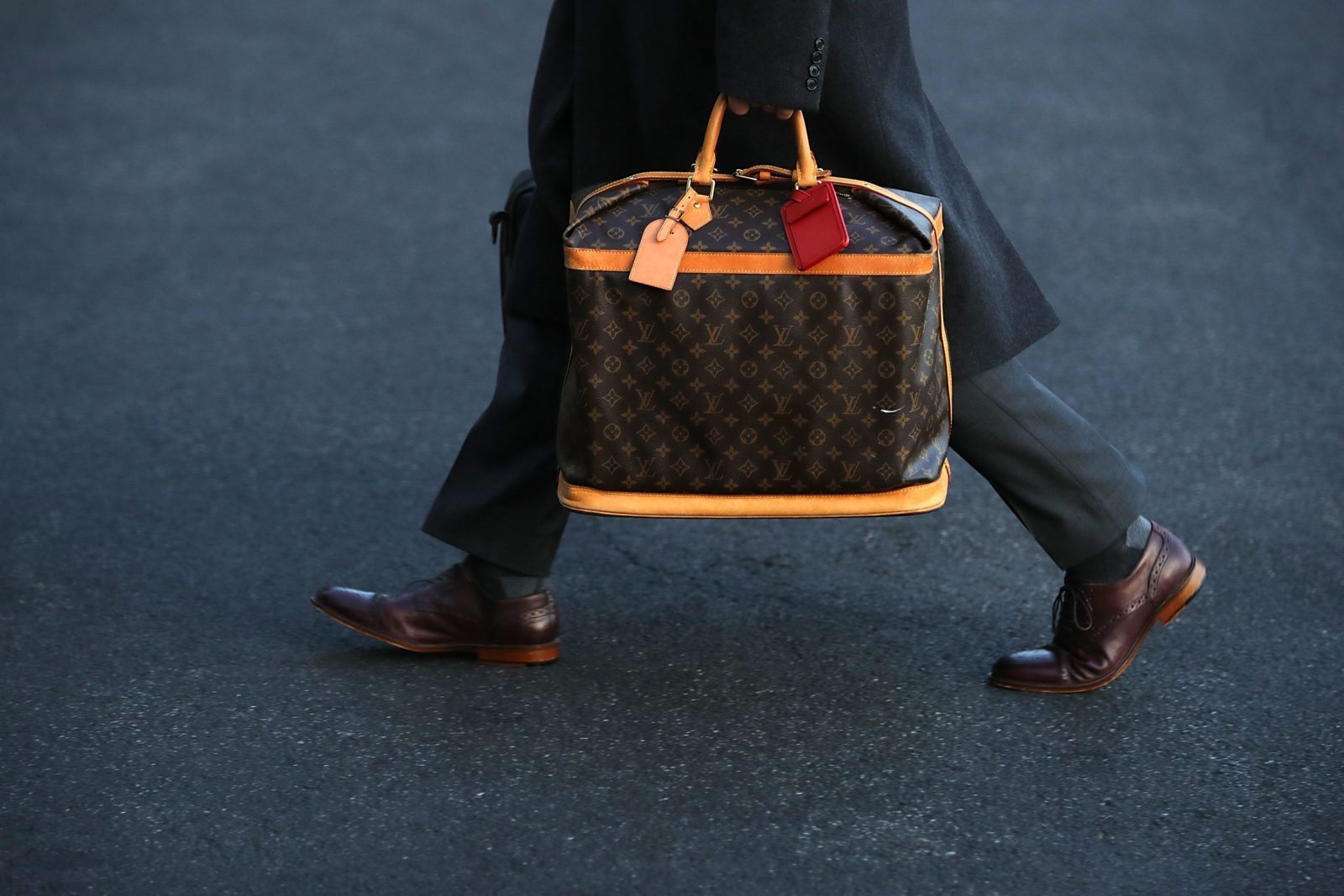 Man Refuses to Give Up His Louis Vuitton Bag at Gunpoint