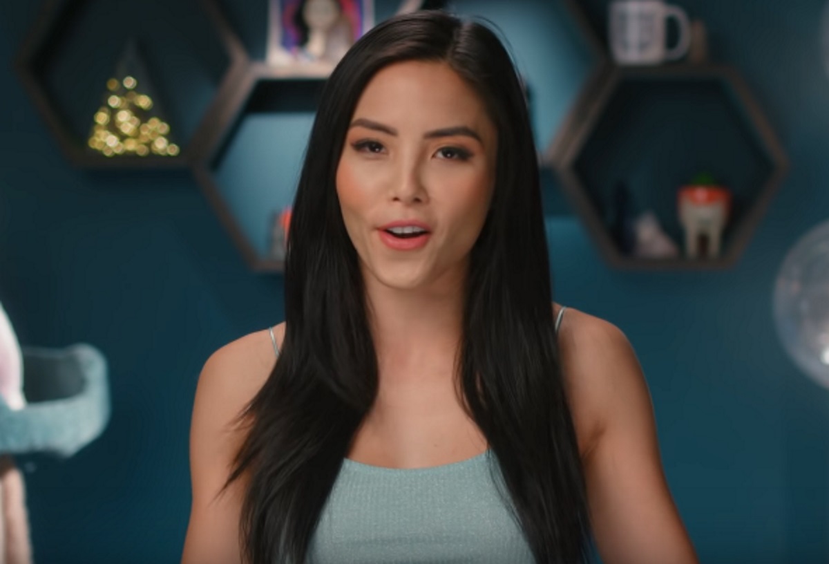 YouTuber Anna Akana came out after lesbian threesome PinkNews picture