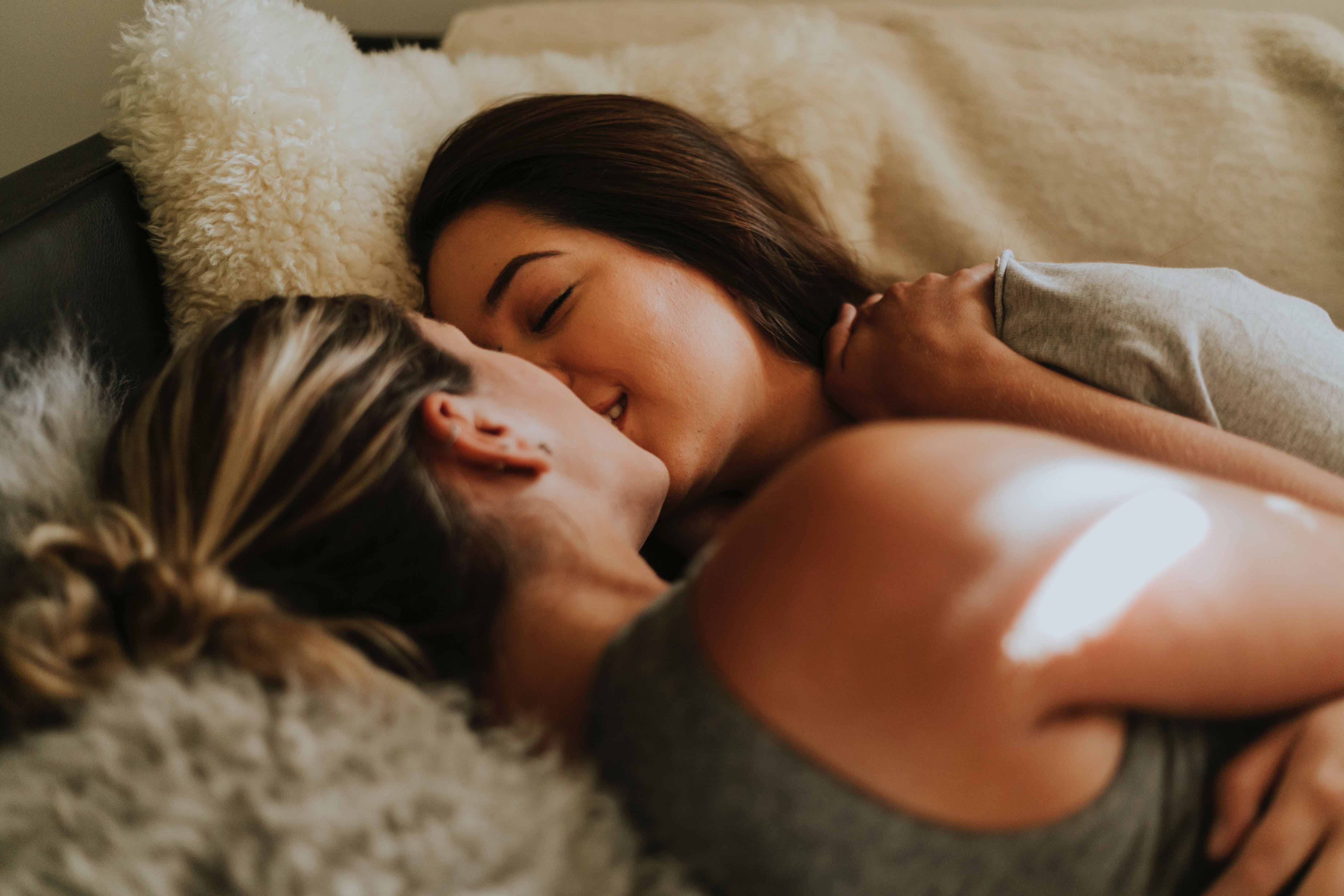 Lesbian porn is the most popular genre of 2018 | PinkNews