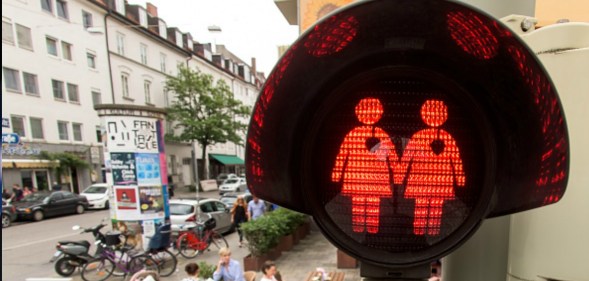Same-sex traffic lights