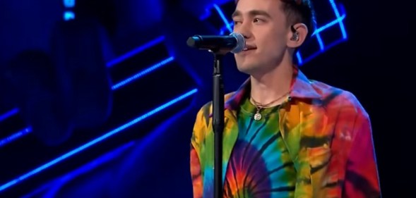 Olly Alexander singing on The Voice of Poland