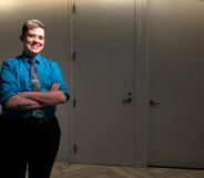 Ian-Meredythe Dehne Lindsey, a non-binary person, smiling and crossing their arms.