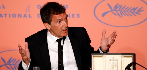 Antonio Banderas gesticulating during a press conference