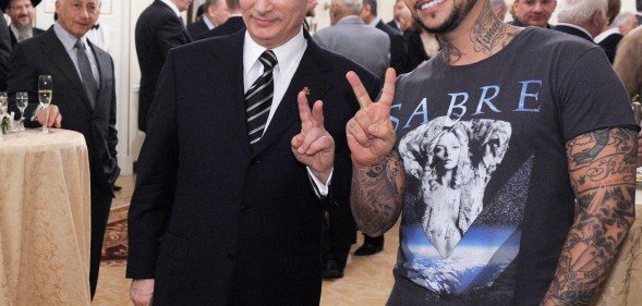 Vladimir Putin and Timati doing peace signs
