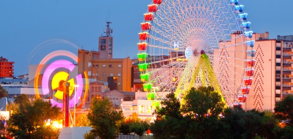 (Fairground stock photo vis Elements Envato)