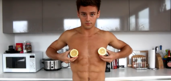 Tom Daley was been caught in a crossfire of criticism again for a video where he recommends drinking lemon juice. (Screen capture via YouTube)