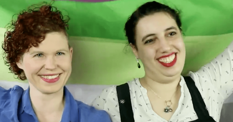 Lisa Burscheidt (L) and Samantha Marcus (R) aromatic folk in an 'opt-in, opt-out relationship'. (PinkNews)