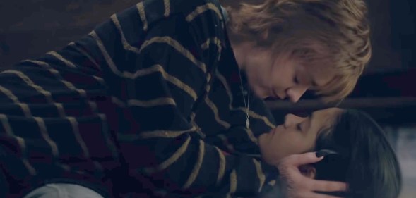 The New Mutants features a love story between Wolfbane and Dani Moonstar, played by Maisie Williams and Blu Hunt.