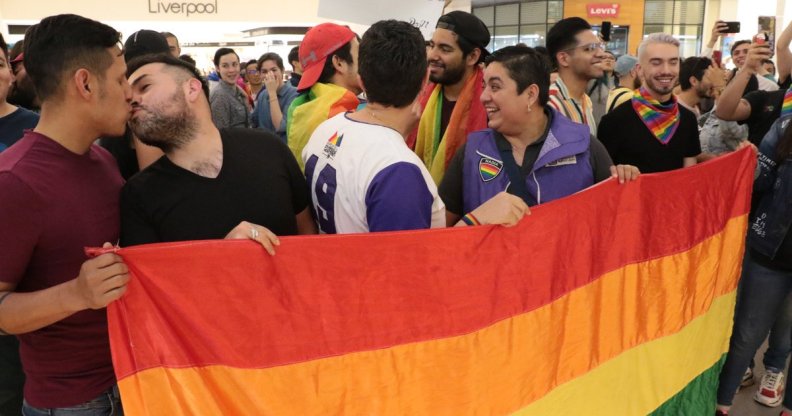 Dozens of LGBT+ people staged a defiant kiss-in after plaza security guards forced a gay couple to stop kissing in Mexico. (Israel Salazar/Twitter)