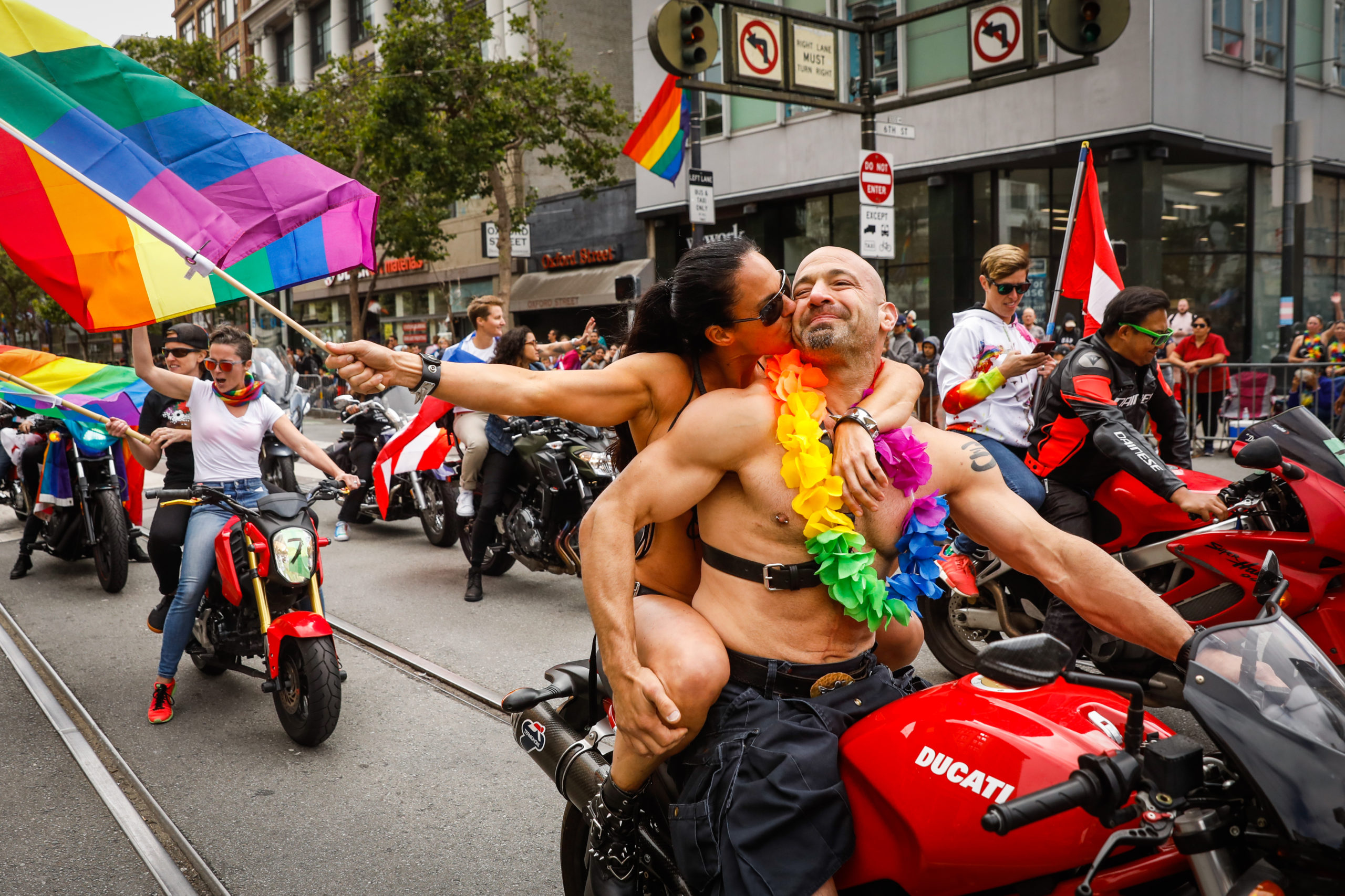 первый парад гей парад фото 108