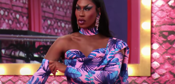 Shea Coulée entering the Drag Race All Stars 5 werk room.