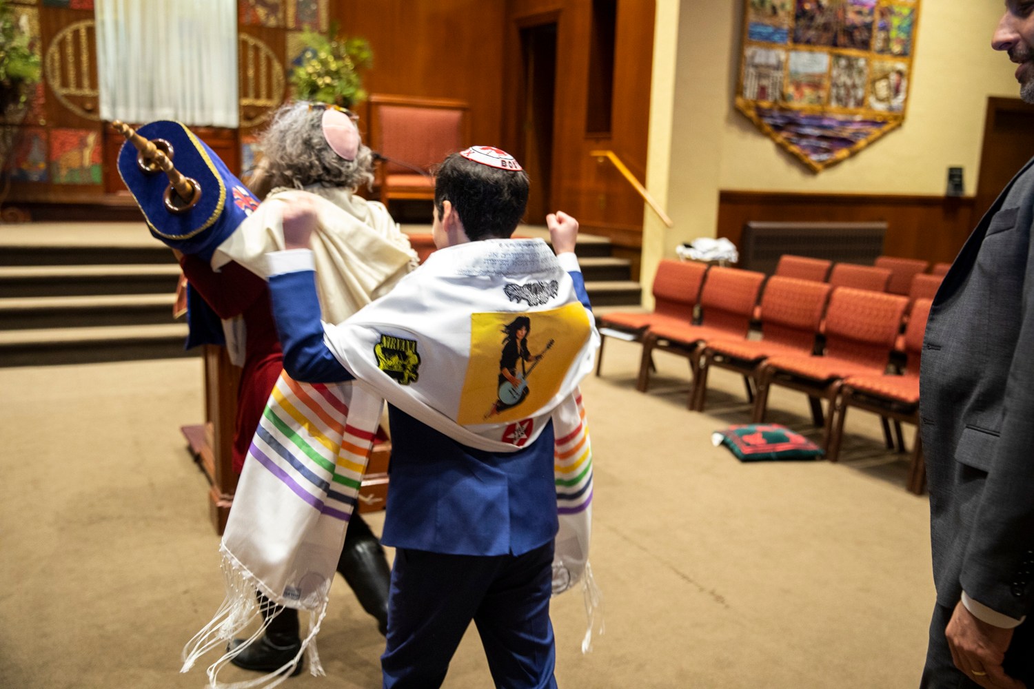 Jewish teen shuns gendered ceremonies for gender-neutral b'nai mitzvah