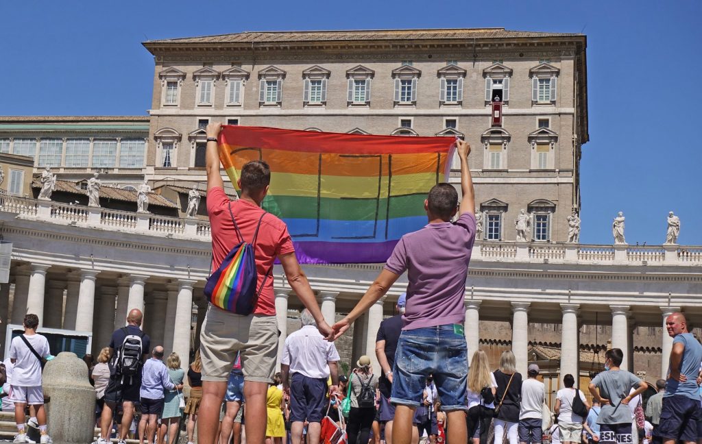 Polish gay couple travel to the vatican