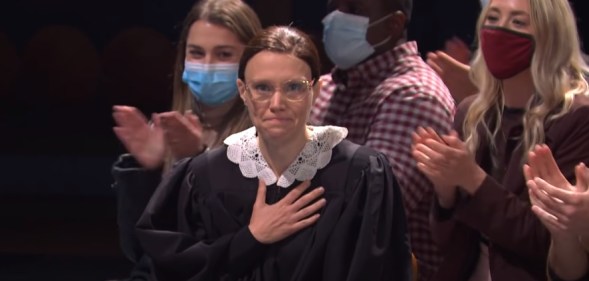 Kate McKinnon paid a moving tribute to Ruth Bader Ginsburg during Saturday Night Live's return to the airwaves.