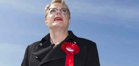 Eddie Izzard is using 'she' and 'her' pronouns. It's her right to self-define