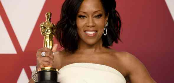 Regina King holding her Oscar