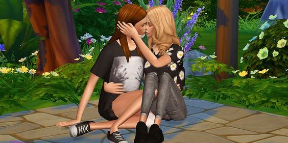 The Sims lesbian pose mod