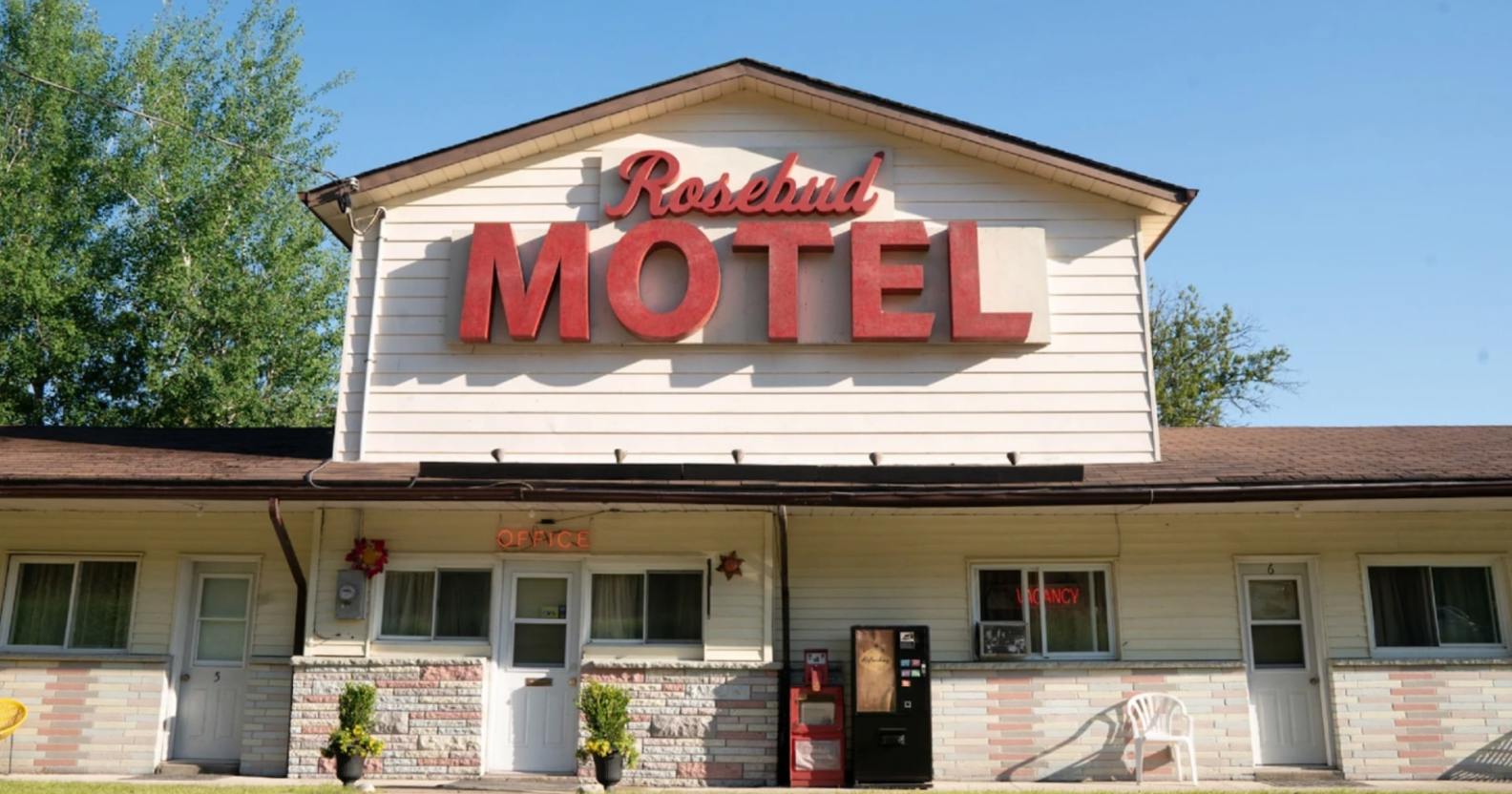 Schitt's Creek Iconic motel and Rose family home is up for sale(01)