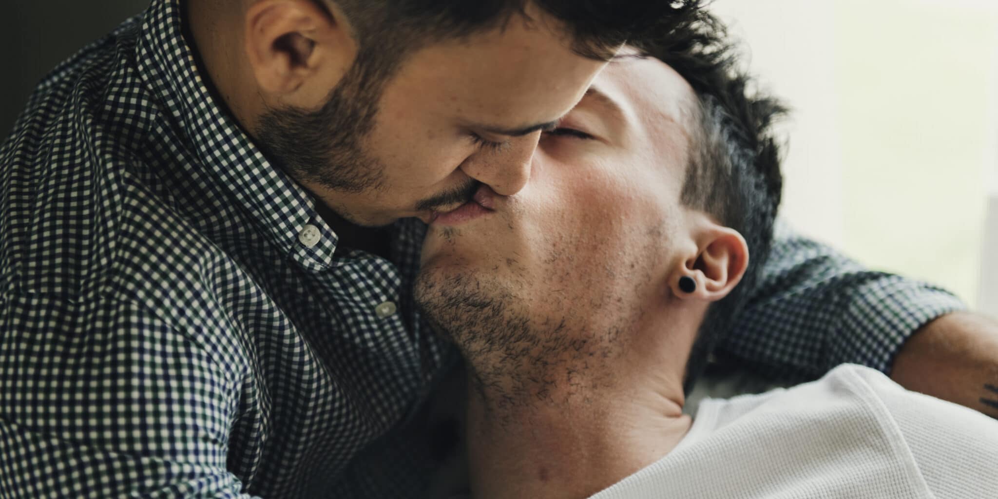 New book aims to explain why straight men have sex with other pic