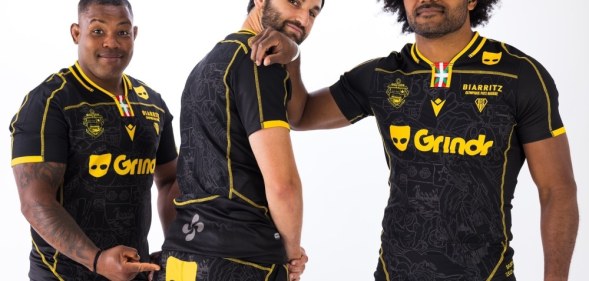 Members of Biarritz Olympique sporting Grindr-sponsored uniforms