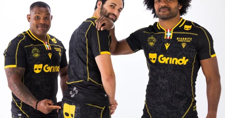 Members of Biarritz Olympique sporting Grindr-sponsored uniforms