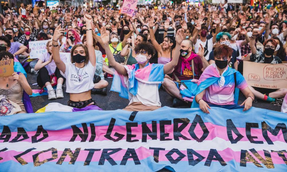 Protestors LGBT+ Spain trans