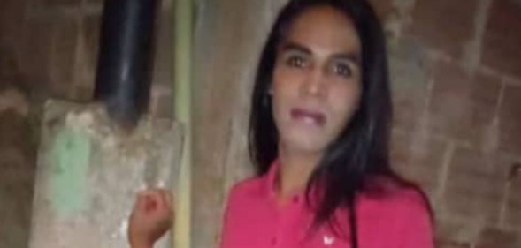 A Snapchat of Elizabeth Rondón, wearing a pink top