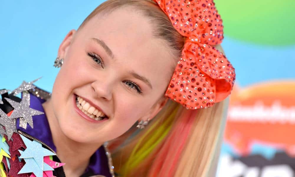 JoJo Siwa attends Nickelodeon's 2019 Kids' Choice Awards in an extremely colourful and sparkly outfit and orange giant hairbow