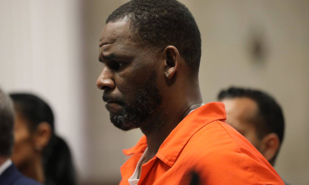R Kelly appears during a hearing at the Leighton Criminal Courthouse on 17 September 2019 in Chicago, Illinois