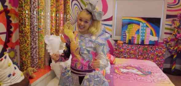 JoJo Siwa shows off her candy-filled bedroom during an appearance on MTV's Cribs