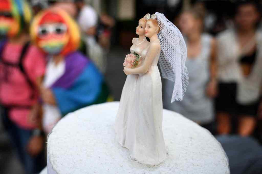 Two female cake-toppers on wedding cake