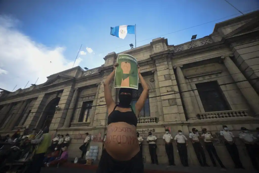 People protest against an anti-abortion and anti-LGBT+ bill outside of the Guatemalan Congress in Guatemala City on 15 March 2022