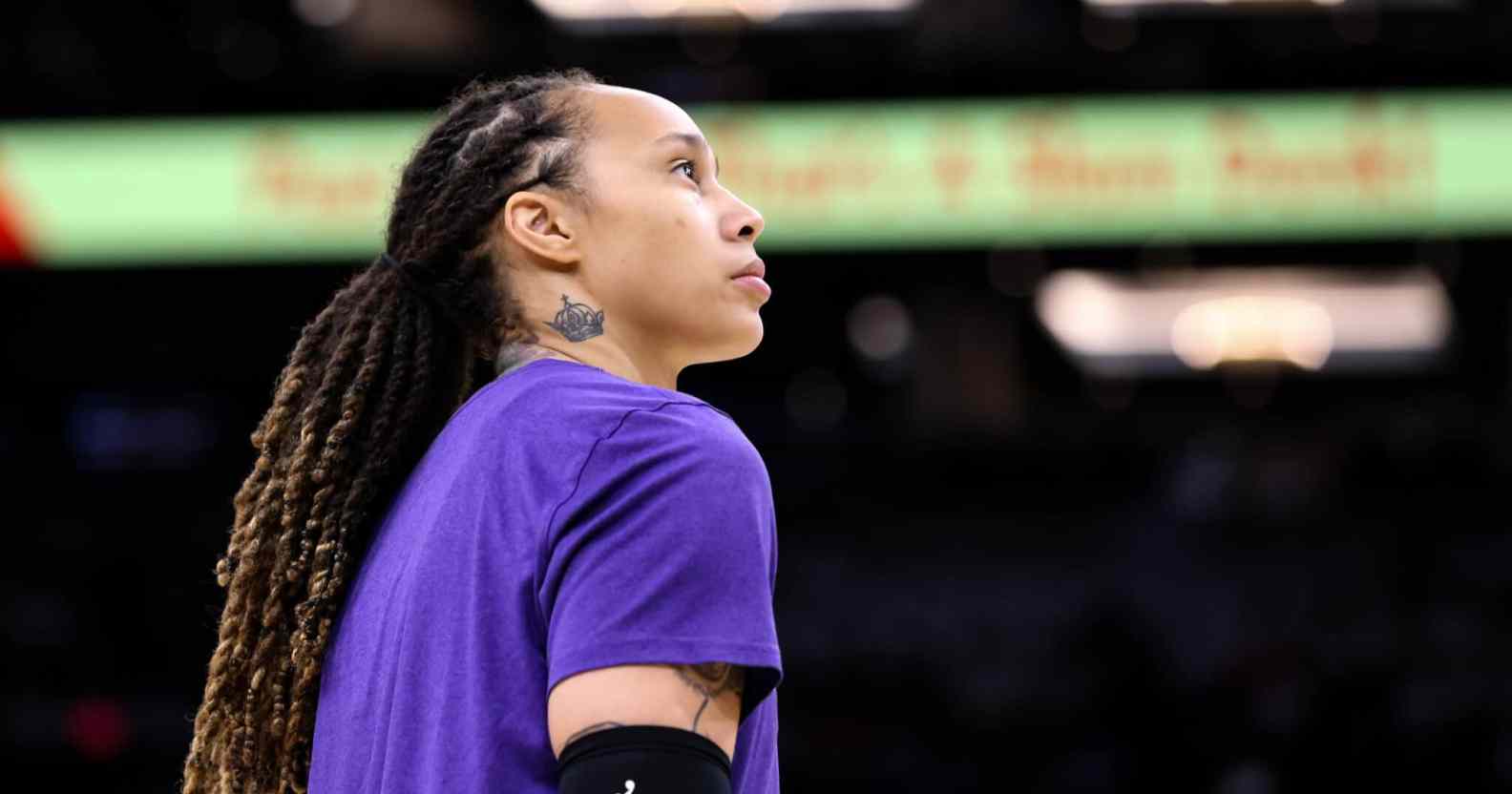 Brittney Griner look up during a basketball match
