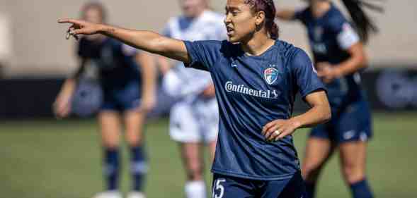 Jaelene Daniels of North Carolina Courage instructs team during a game