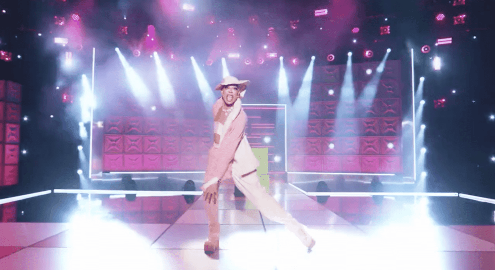 Yvie Oddly performing on Drag Race All Stars 7