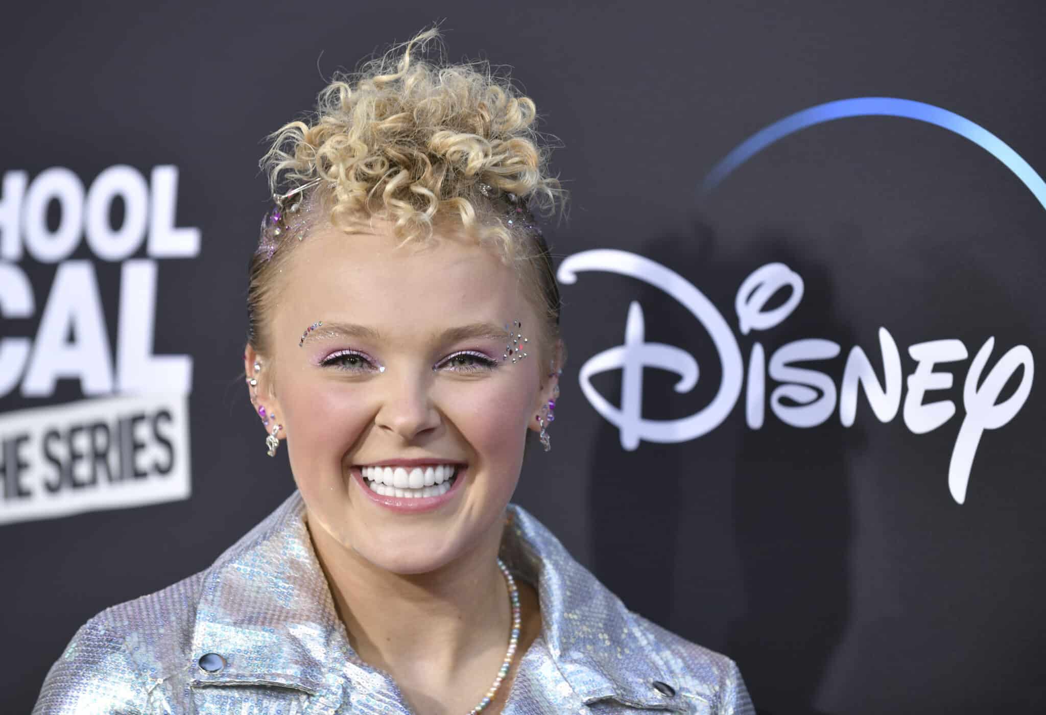 Sex With Jojo Siwa - JoJo Siwa denies saying that 'lesbian' is a 'dirty word'