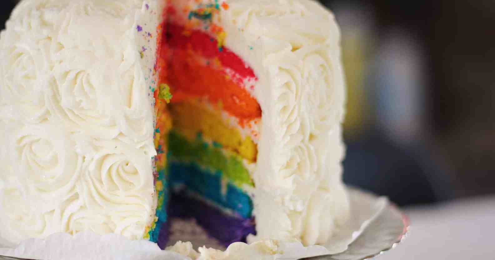 Baker comes to the rescue after lesbian couple denied wedding cake by homophobe