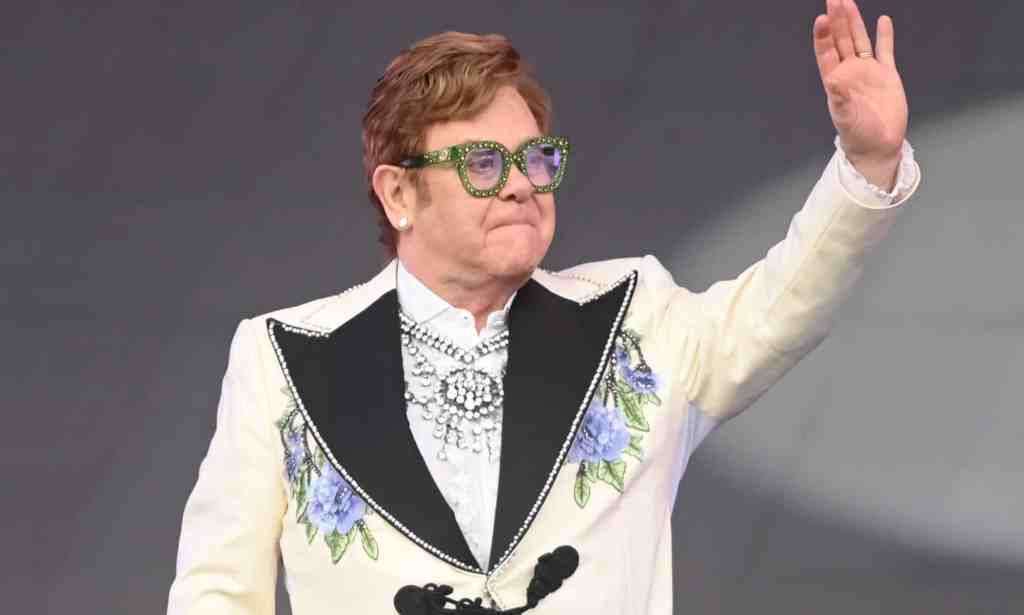 Elton John commemorates Queen Elizabeth. (Getty)